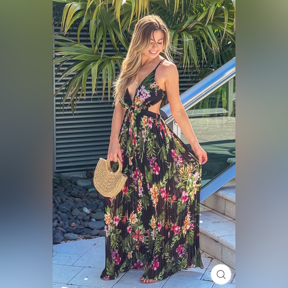 Like New - BLACK FLORAL PLEATED MAXI DRESS WITH OPEN BACK